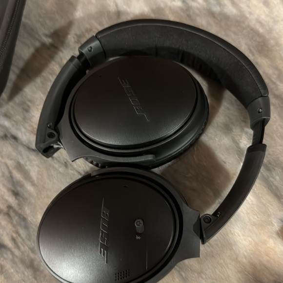 Bose quiet comfort headphones- black - Picture 3 of 4